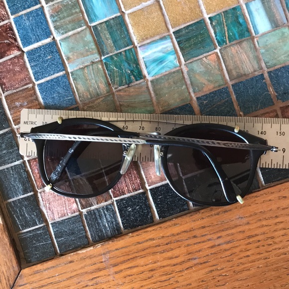 1980s Oliver Peoples frames and sunglass clip. Gunmetal and matte black. - Picture 11 of 11